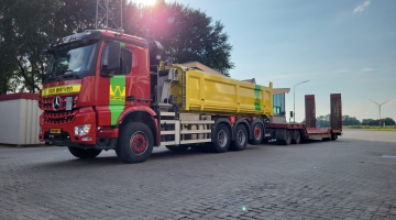 Vrachtwagen met autolaadkraan en knijper 8x4 haakarm